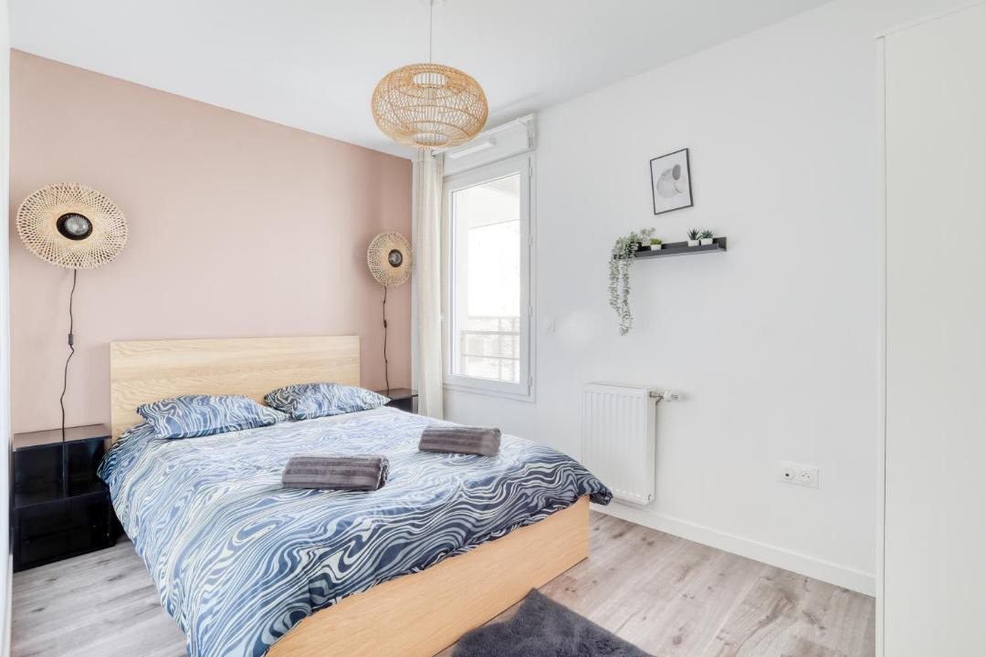 Photo of Bedroom in Le Bourget