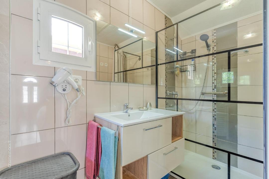Photo of Bathroom in Esbly