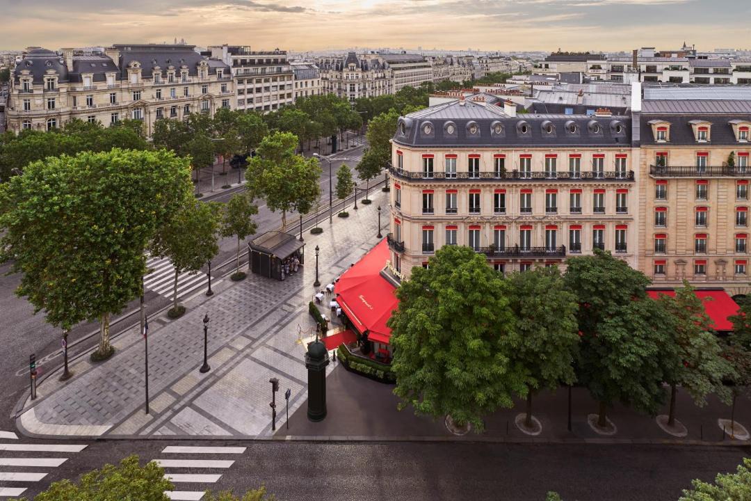 Photo of Others in Champs-Elysees