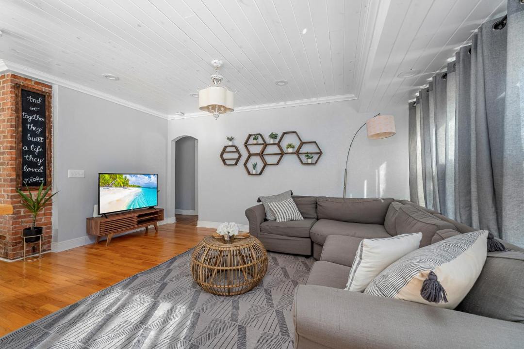 Photo of Livingroom in Fairvilla