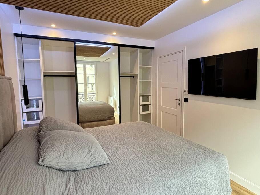 Photo of Bedroom in 8th Arrondissement