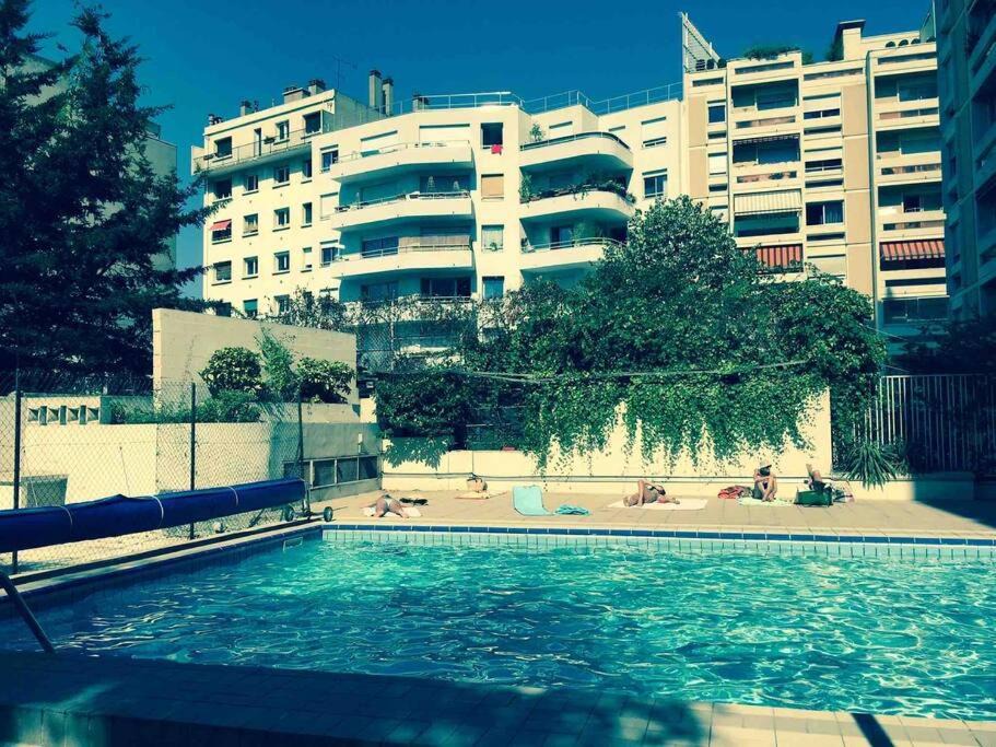 Photo of Others in Quartier des Grandes-Carrieres
