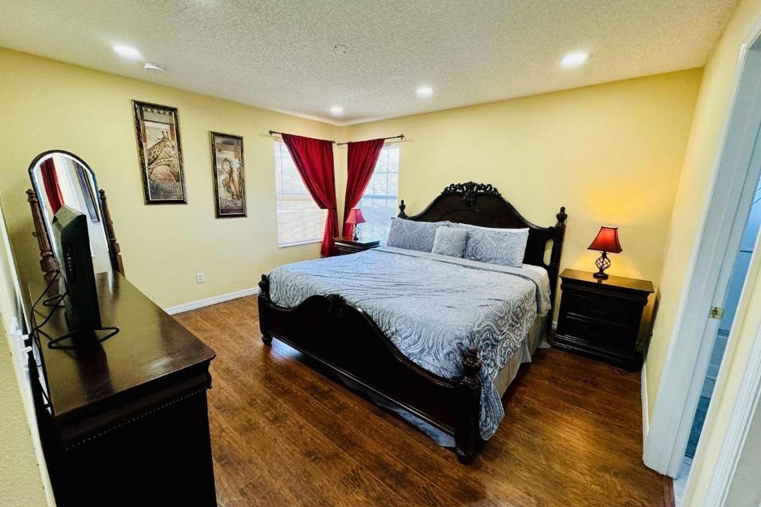 Photo of Bedroom in Seasons