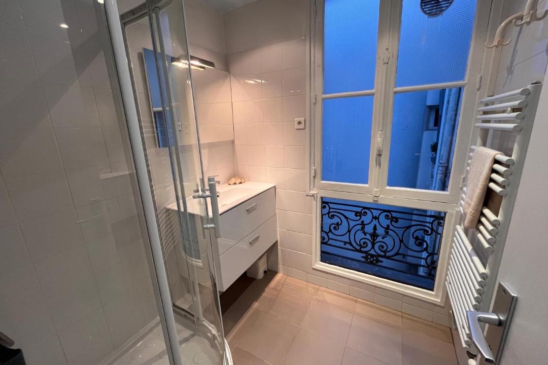 Photo of Bathroom in Batignolles