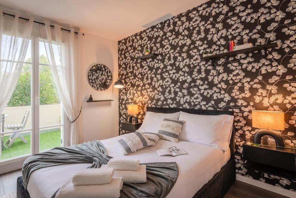 Photo of Bedroom in Magny-le-Hongre