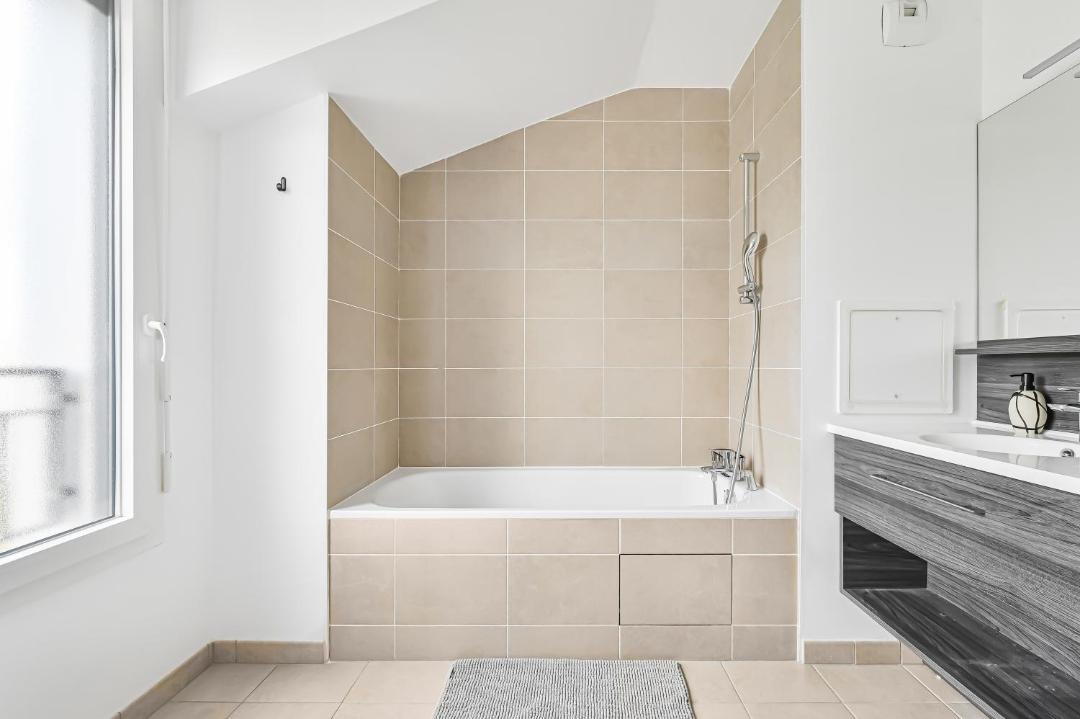 Photo of Bathroom in Lognes
