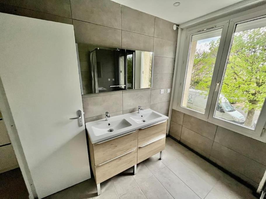 Photo of Bathroom in Vaires-sur-Marne
