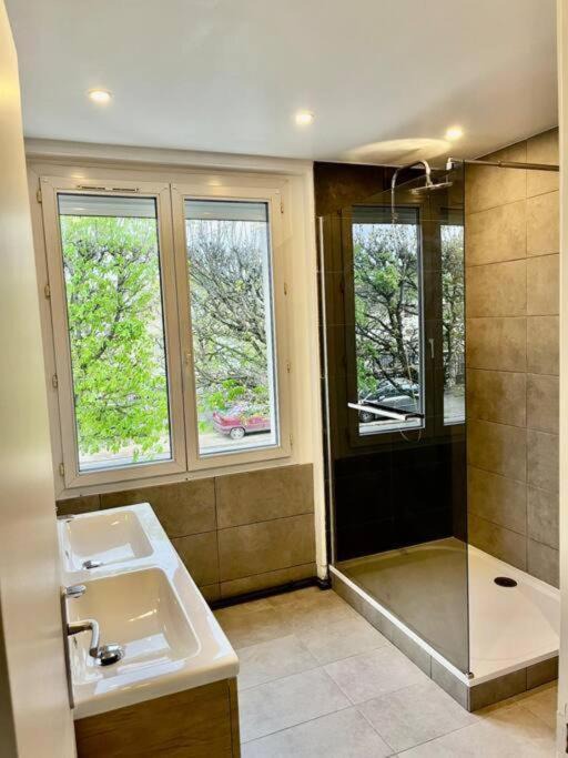 Photo of Bathroom in Vaires-sur-Marne