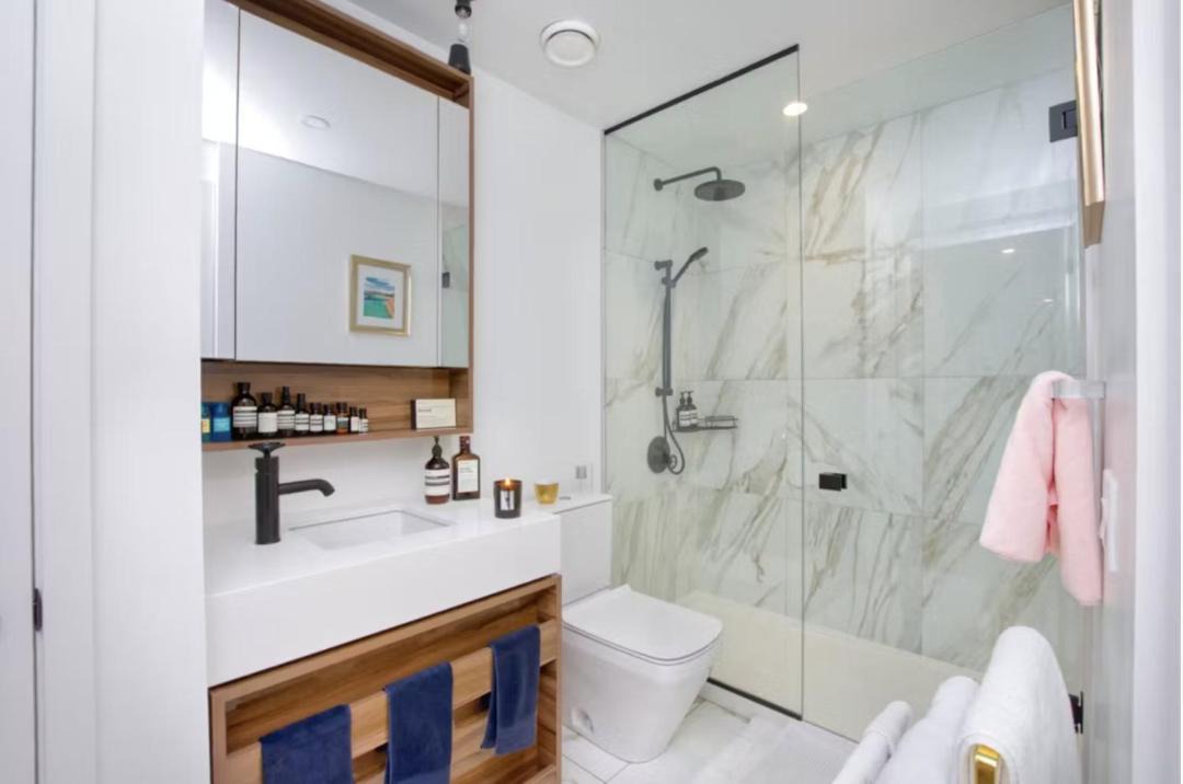 Photo of Bathroom in Fashion District
