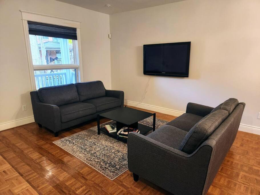 Photo of Livingroom in Leslieville