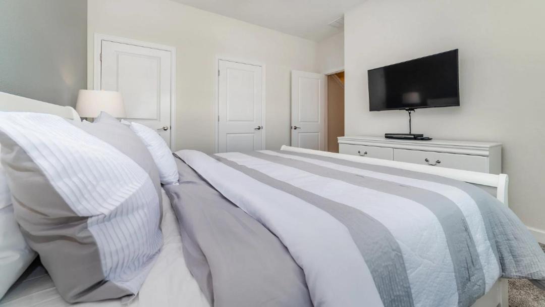 Photo of Bedroom in Bay Lake