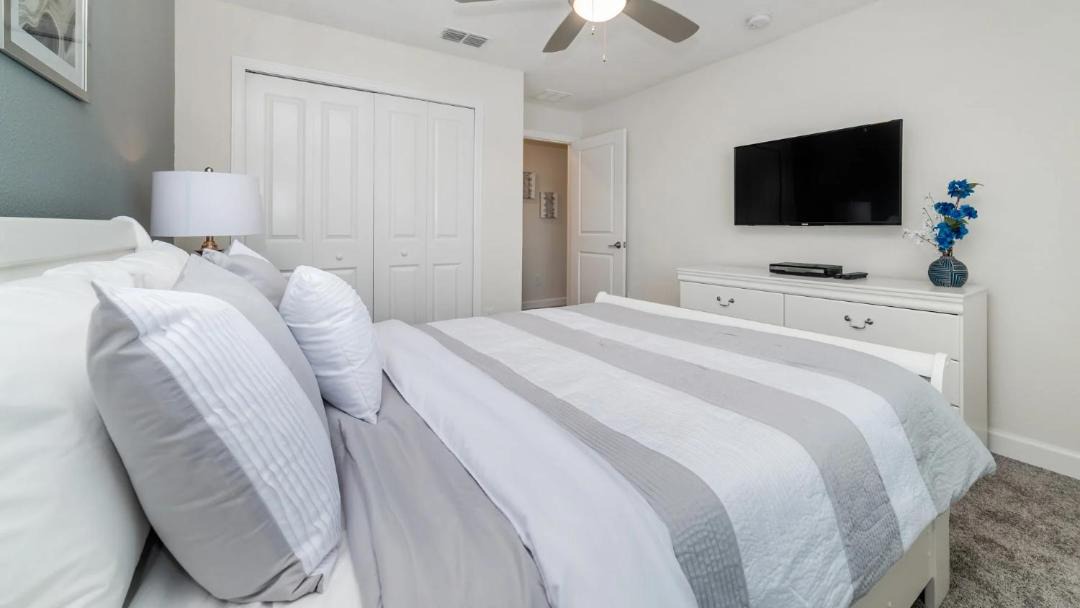 Photo of Bedroom in Bay Lake