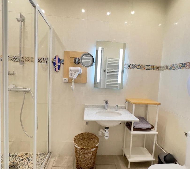 Photo of Bathroom in Saint-Lambert