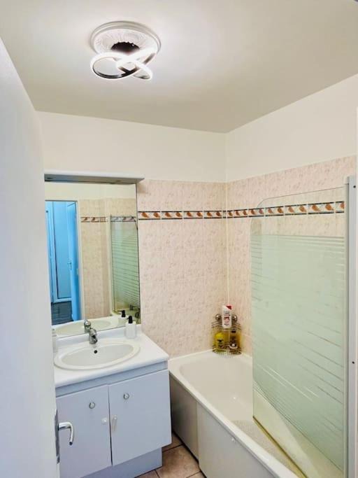 Photo of Bathroom in Le Bourget