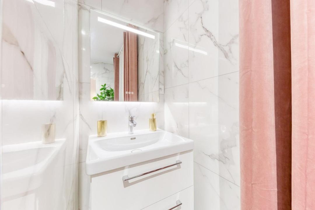 Photo of Bathroom in Les Pavillons-sous-Bois
