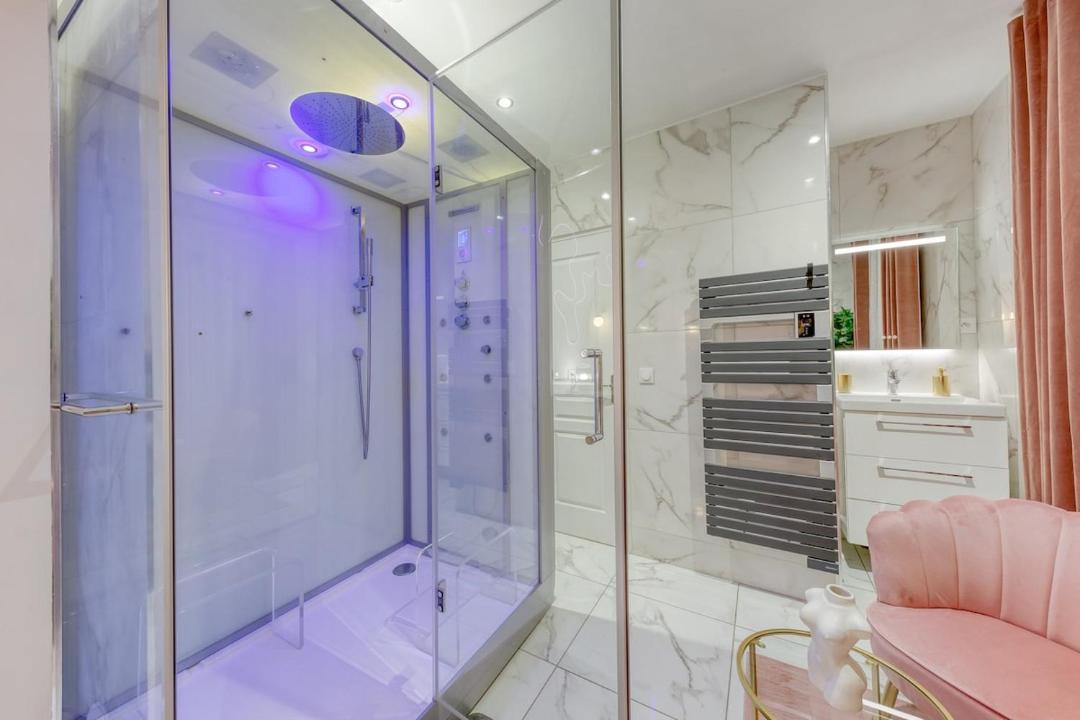 Photo of Bathroom in Les Pavillons-sous-Bois