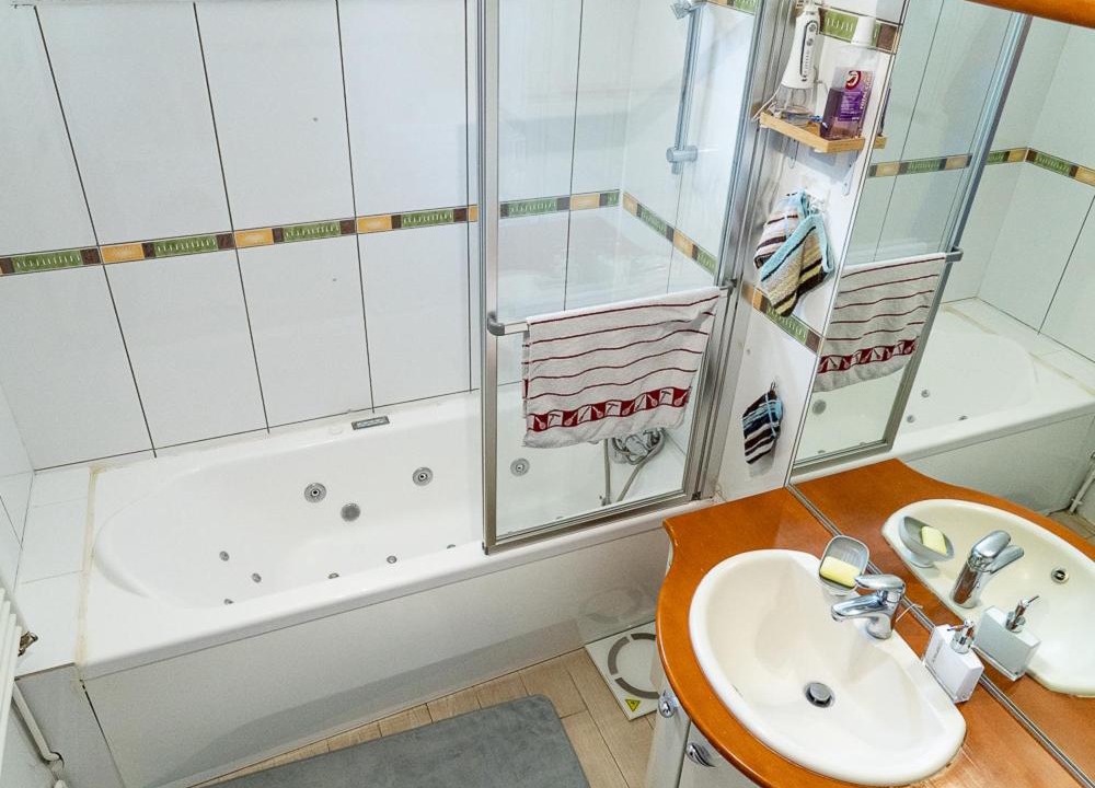 Photo of Bathroom in Issy-les-Moulineaux
