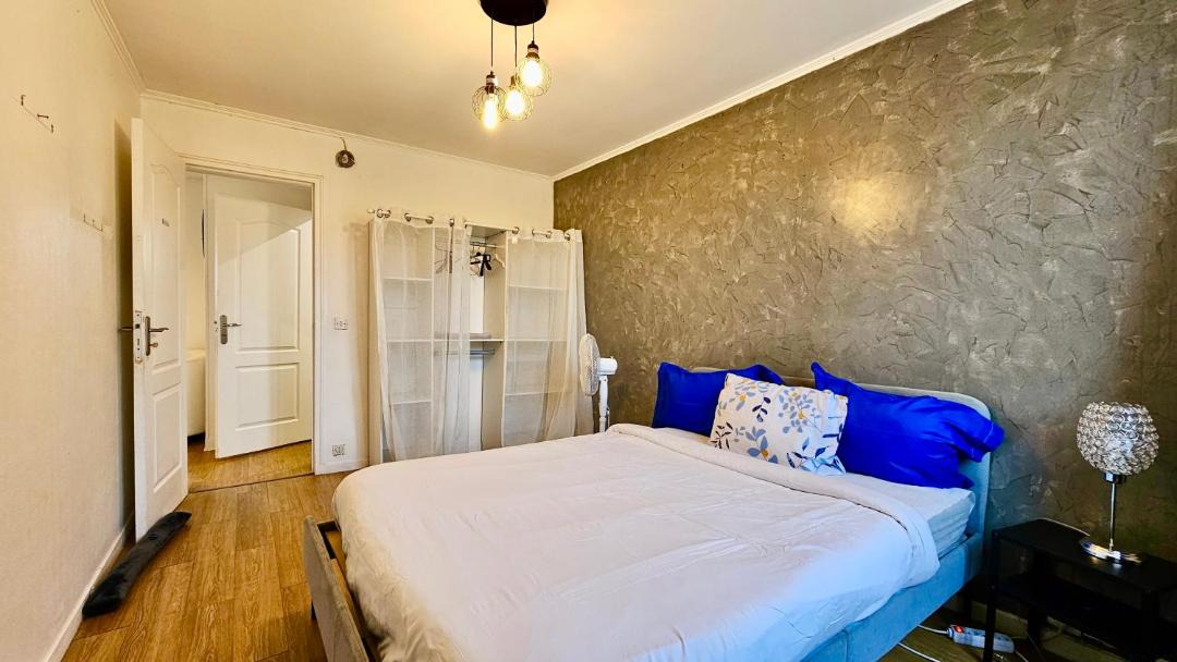 Photo of Bedroom in Stains