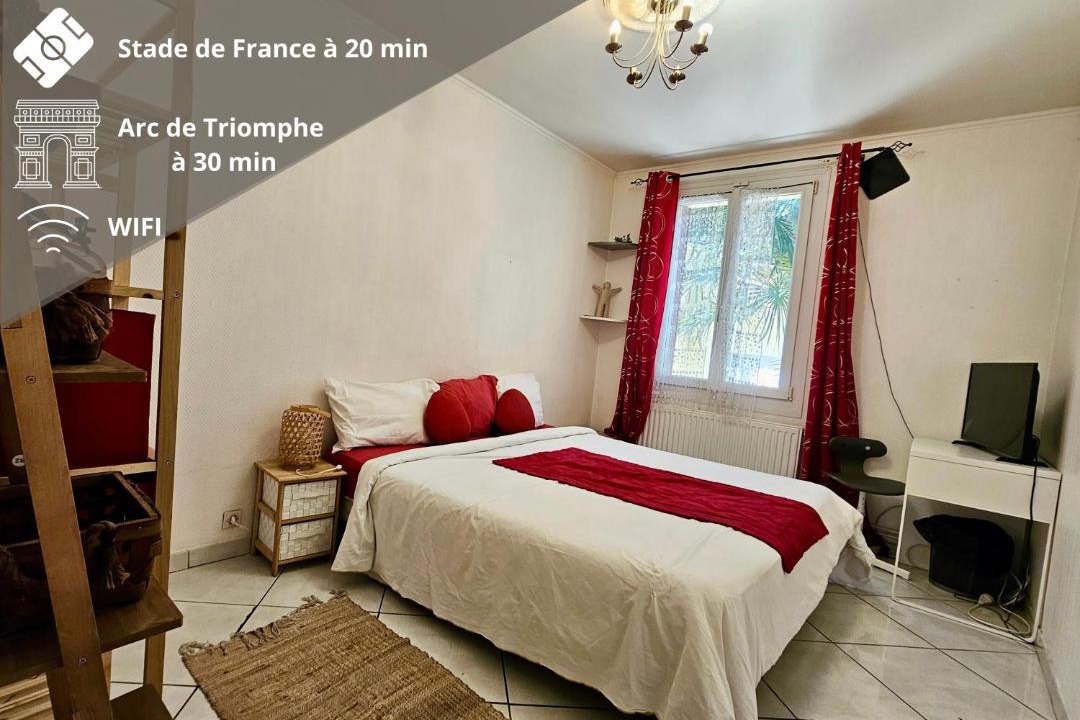 Photo of Bedroom in Stains