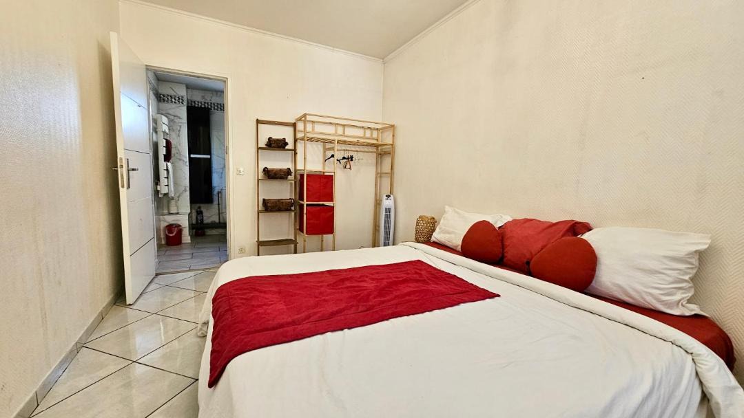 Photo of Bedroom in Stains