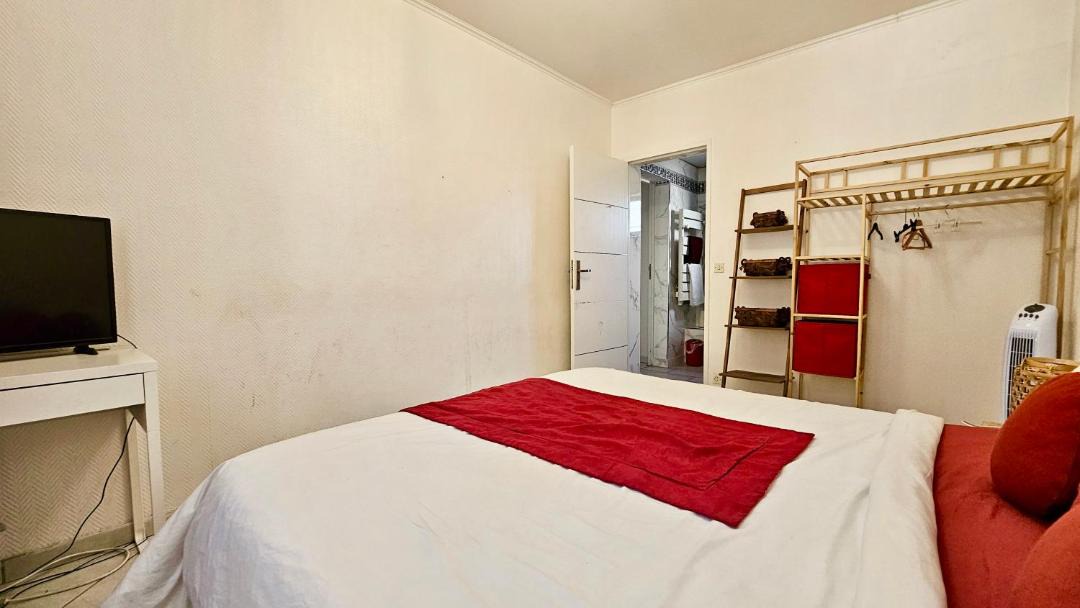 Photo of Bedroom in Stains