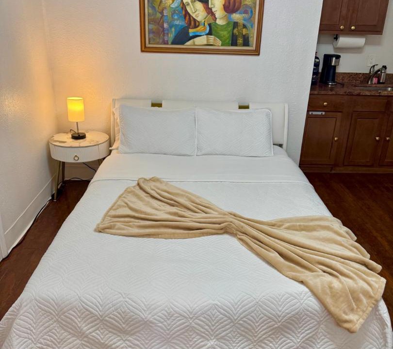 Photo of Bedroom in Azalea Park