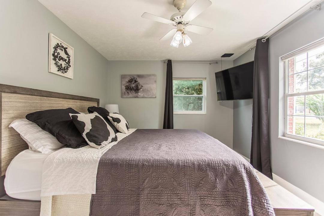 Photo of Bedroom in Bearss Plaza