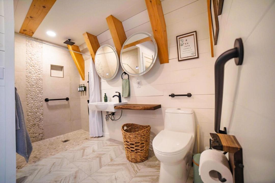 Photo of Bathroom in Alban