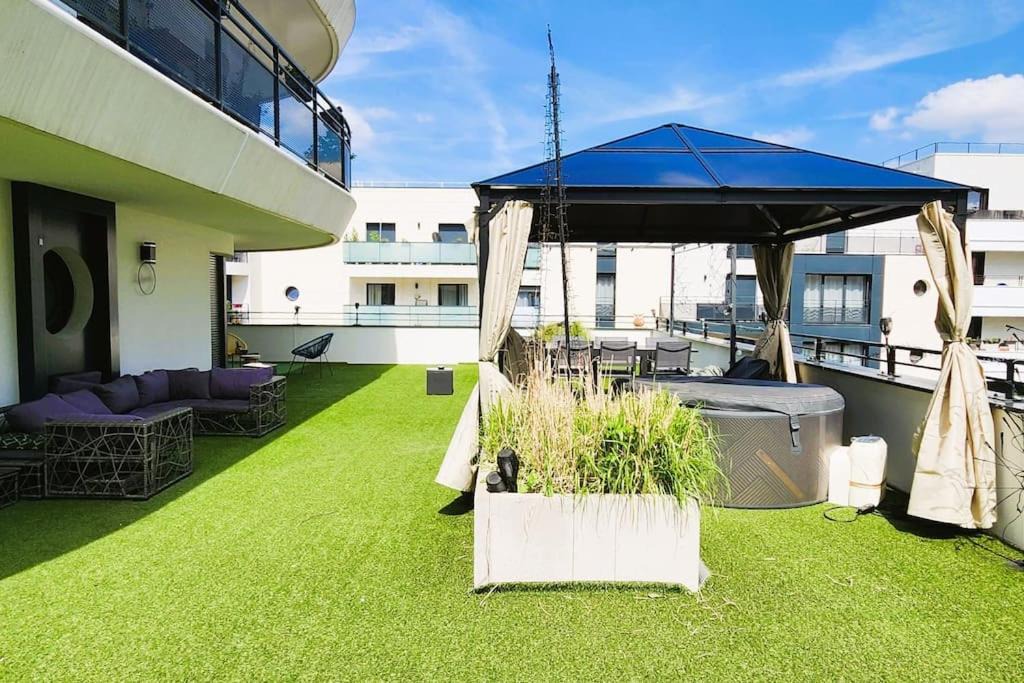 Photo of Patio Balcony in Petit-Colombes