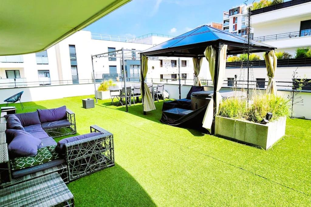 Photo of Patio Balcony in Petit-Colombes