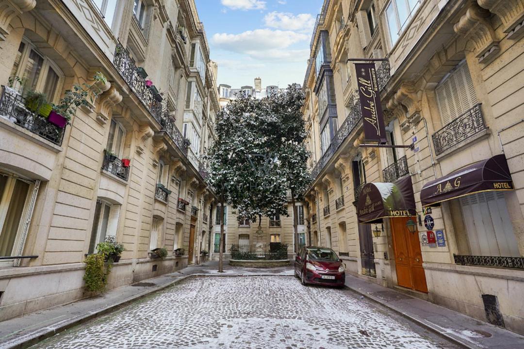 Photo of Others in Pigalle