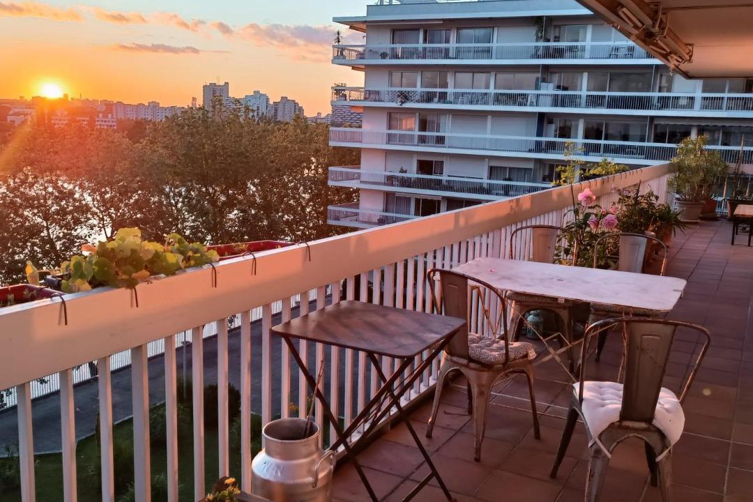 Photo of Patio Balcony in Front de Lac