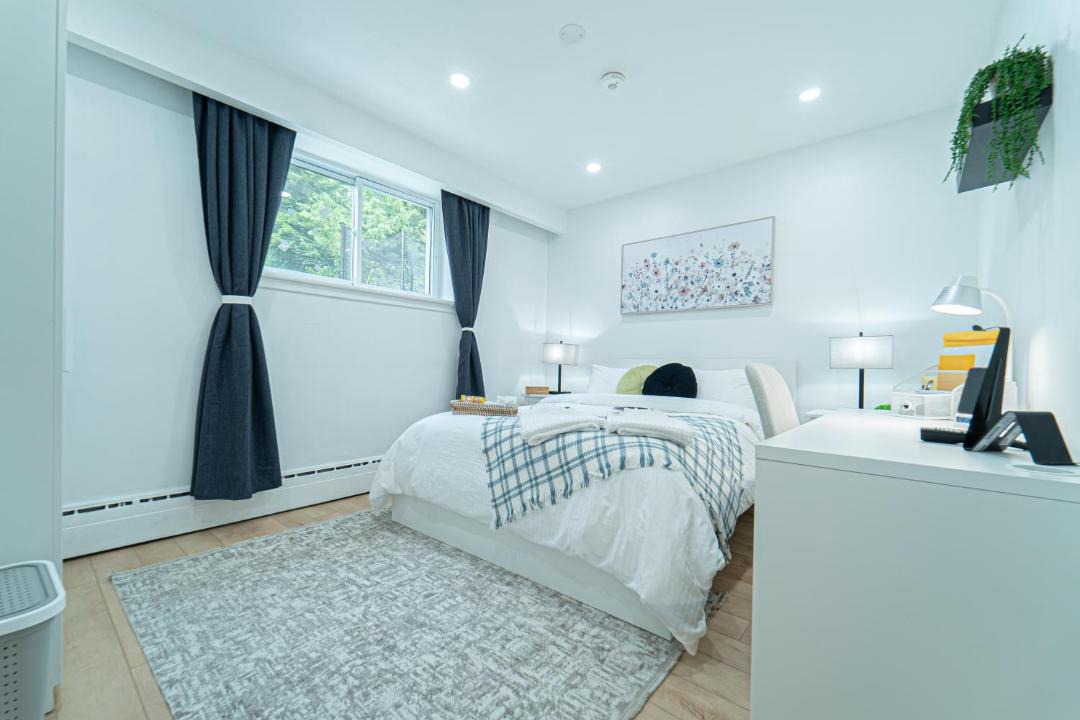 Photo of Bedroom in Bathurst Manor