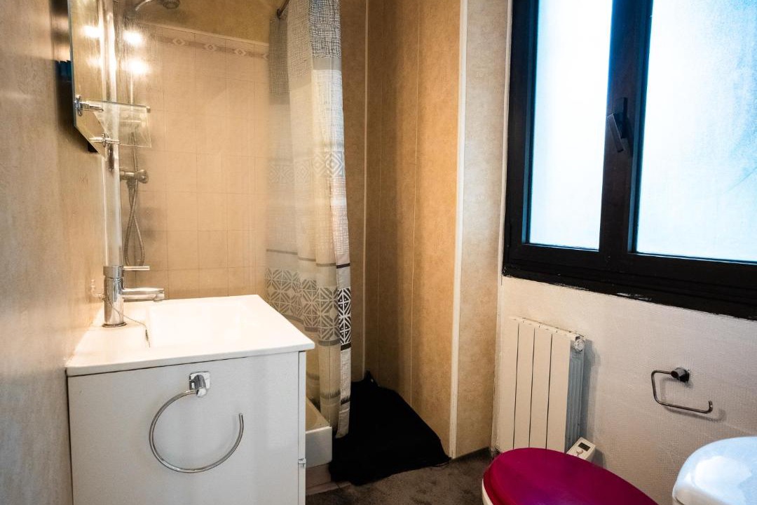 Photo of Bathroom in Joinville-le-Pont