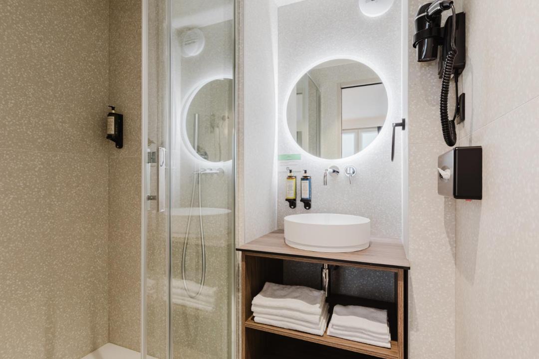 Photo of Bathroom in Chaussee-d'Antin