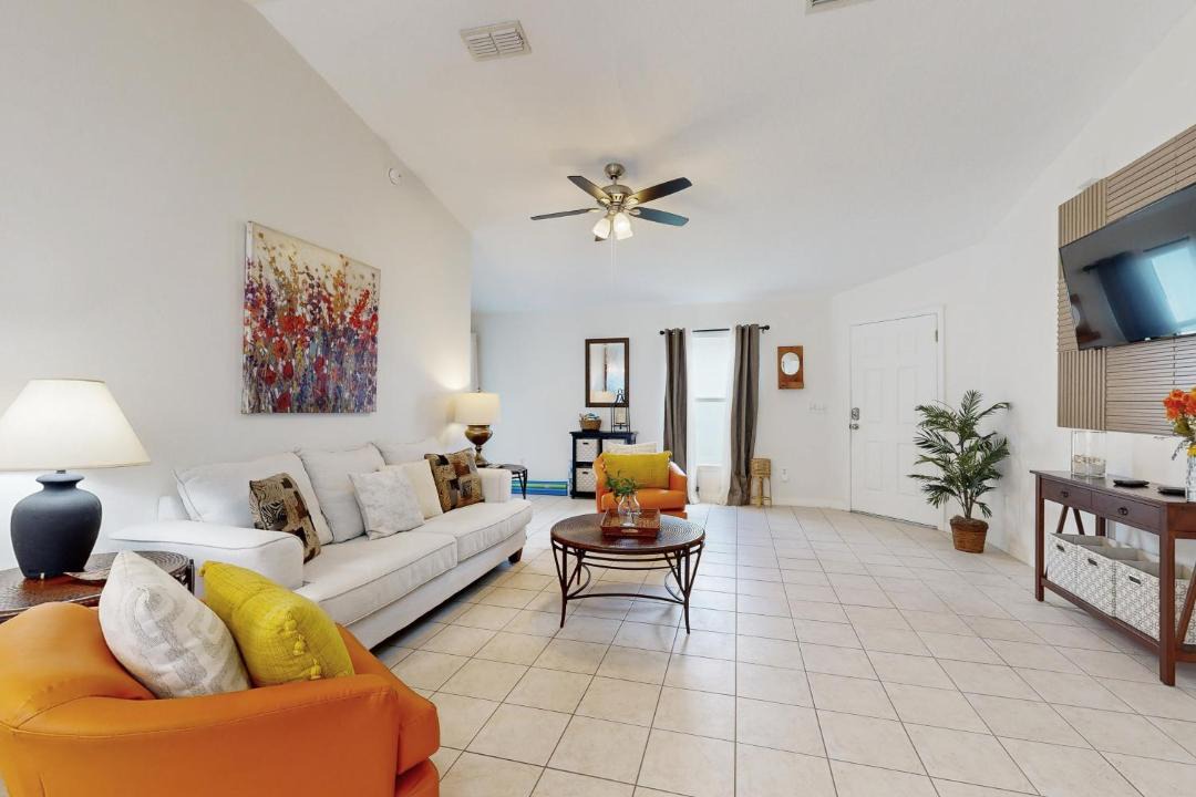 Photo of Livingroom in Sandy Ridge