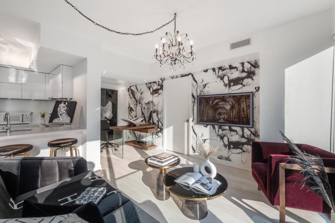 Photo of Livingroom in Bloor-Yorkville