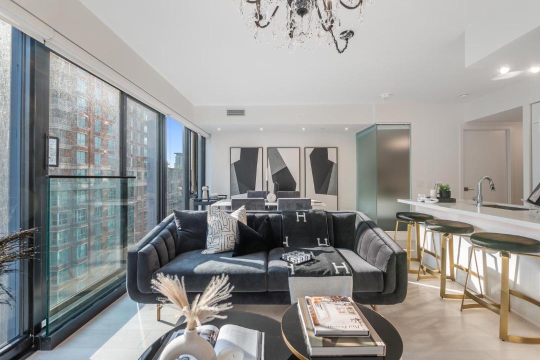 Photo of Livingroom in Bloor-Yorkville