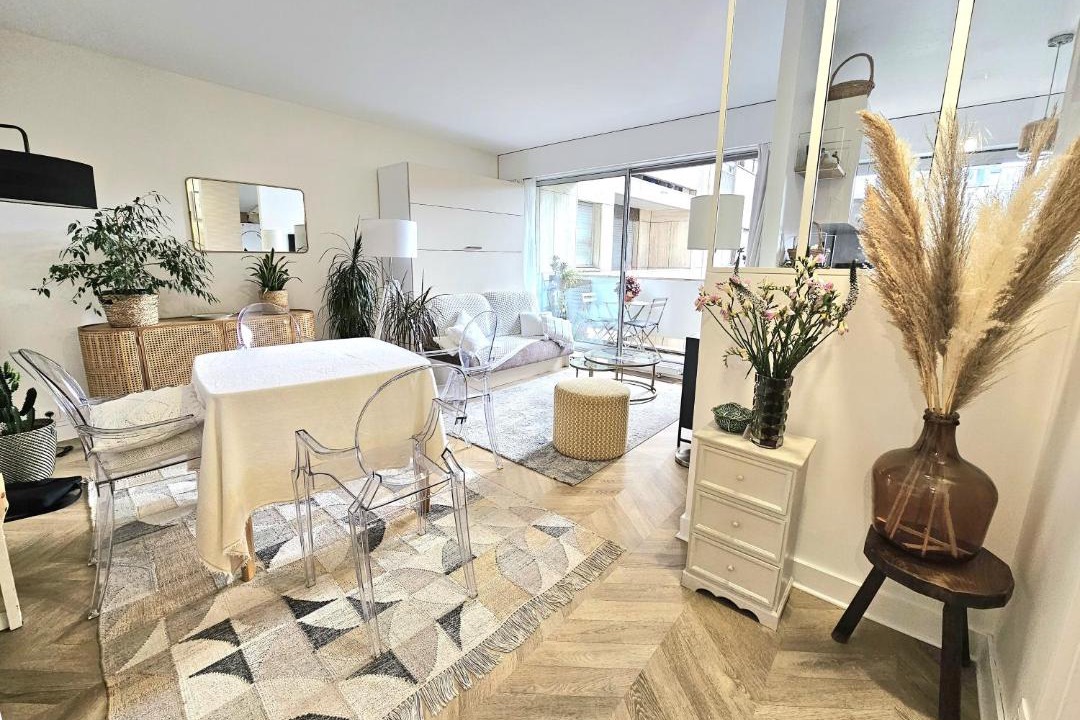 Photo of Livingroom in Saint-Lambert