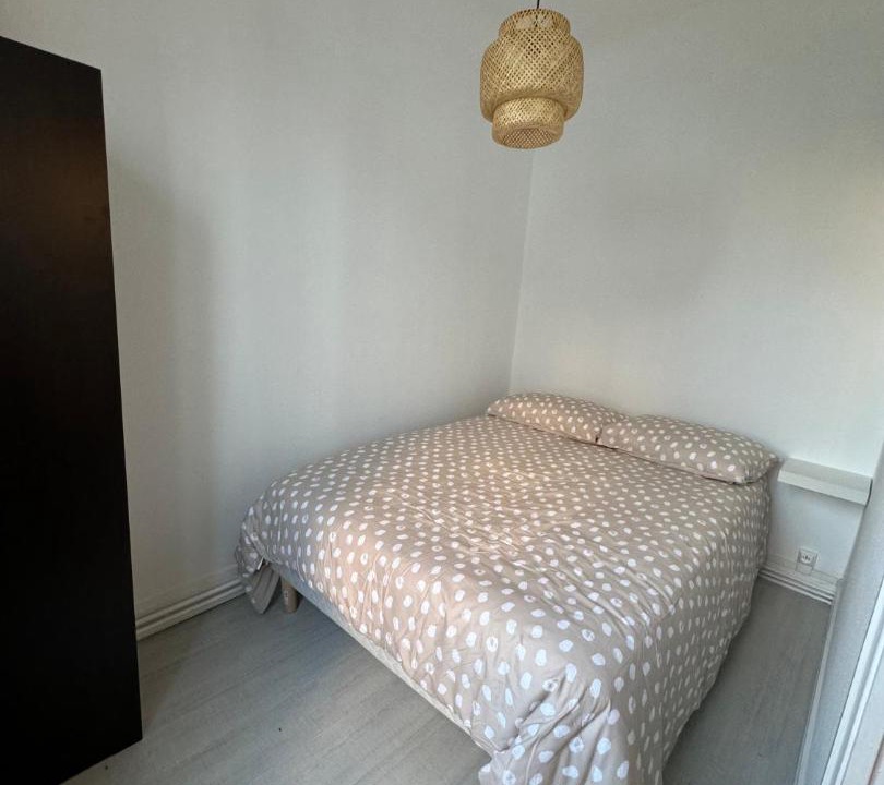 Photo of Bedroom in Stains