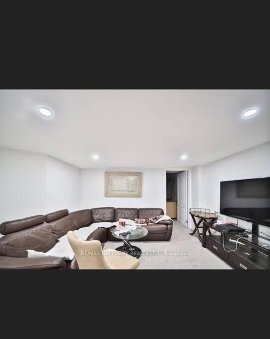 Photo of Livingroom in Richmond Hill