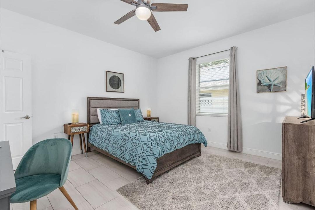 Photo of Bedroom in Naples Park