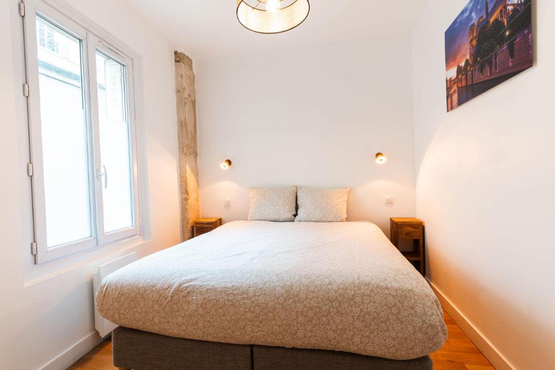 Photo of Bedroom in 17th Arrondissement