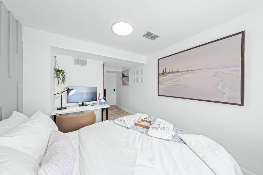 Photo of Bedroom in Bathurst Manor