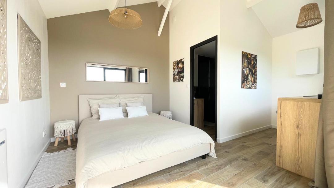 Photo of Bedroom in Le Plessis-Robinson