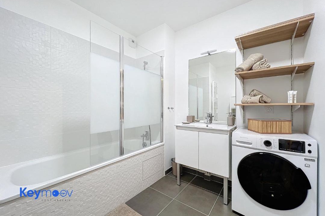 Photo of Bathroom in Villejuif