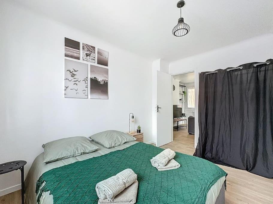 Photo of Bedroom in Neuilly-Plaisance