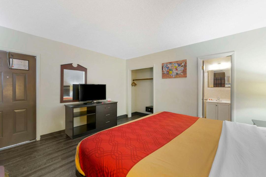 Photo of Bedroom in Royal Poinciana