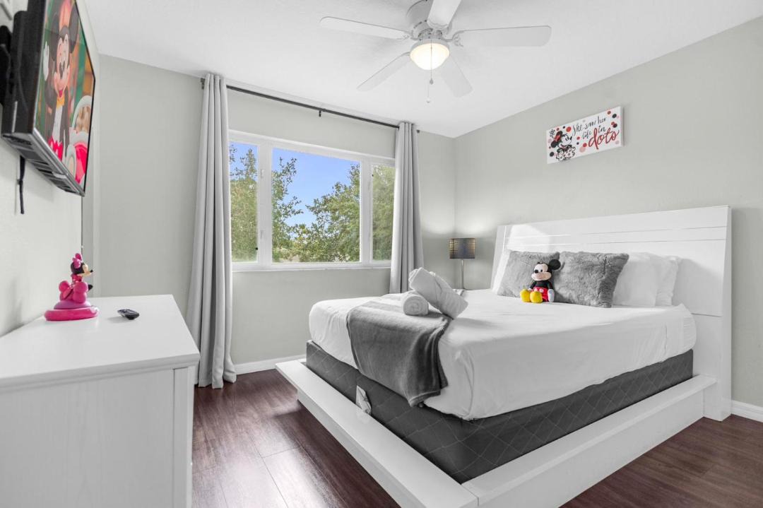 Photo of Bedroom in Sunset Lakes
