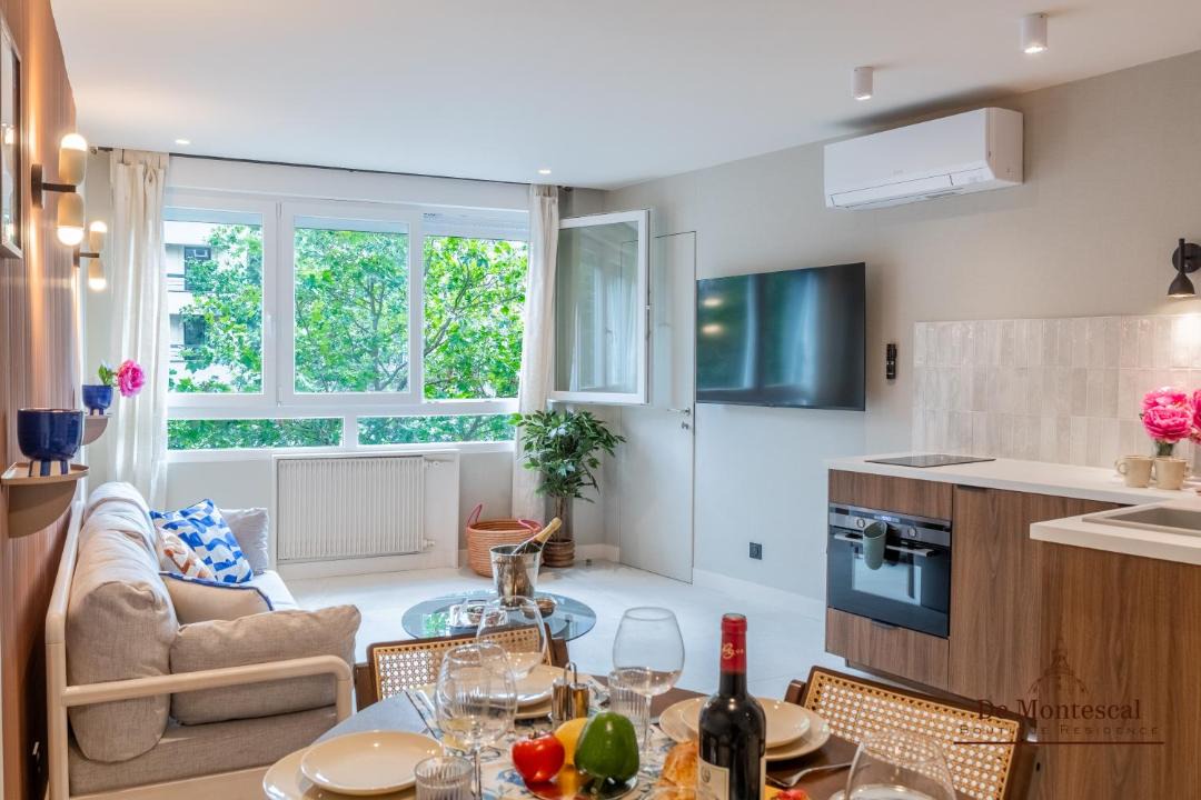 Photo of Livingroom in Notre-Dame-des-Champs